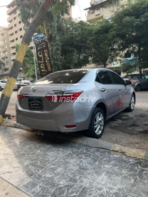 تويوتا كورولا 2019 رمادي أوتوماتيك مستعملة للبيع في المهندسين - 2
