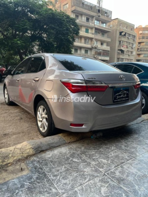 تويوتا كورولا 2019 رمادي أوتوماتيك مستعملة للبيع في المهندسين - 3