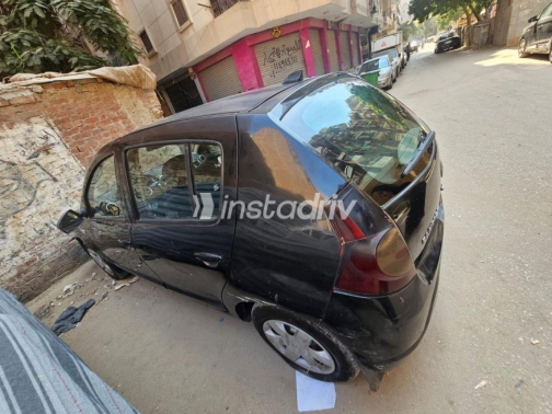Renault Sandero 2012 Black Manual Used for Sale in Cairo - 5