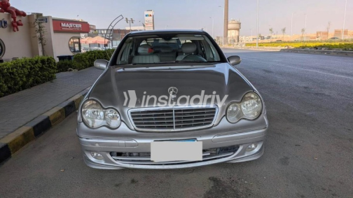 مرسيدس C 180 2004 فضي أوتوماتيك مستعملة للبيع في القاهرة - 1