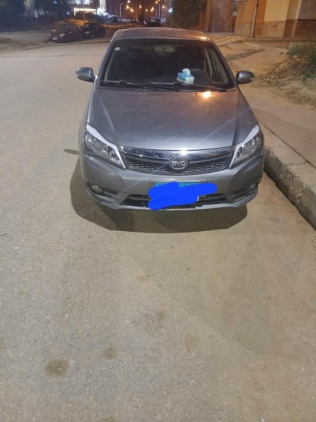 بى واى دى‬ F3 2025 رمادي أوتوماتيك مستعملة للبيع في القاهرة