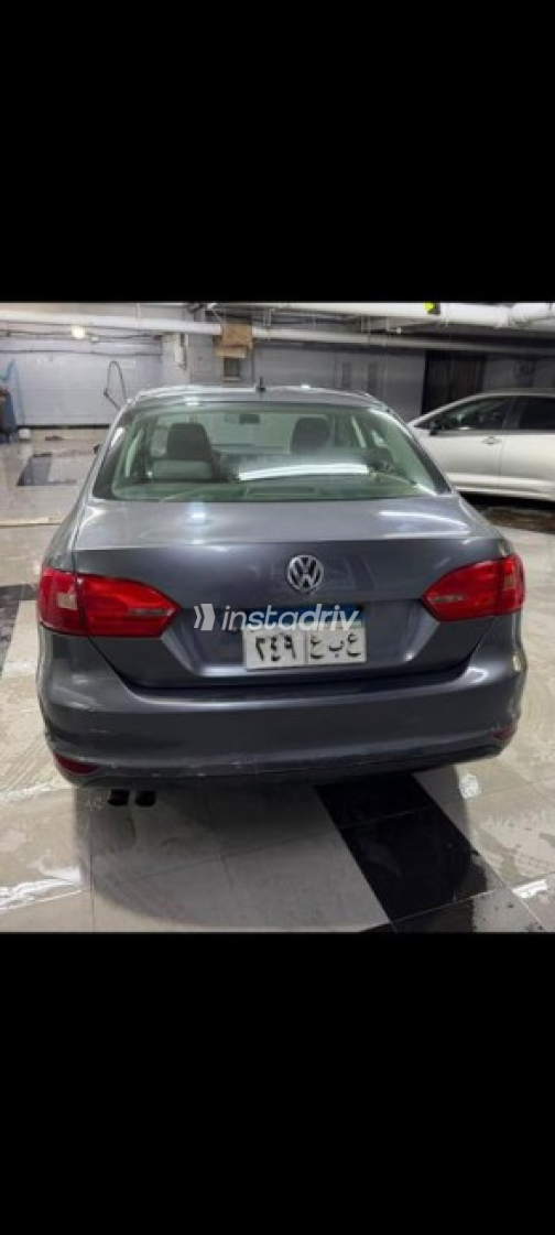 Volkswagen Jetta 2012 Silver Automatic Used for Sale in Cairo - 2
