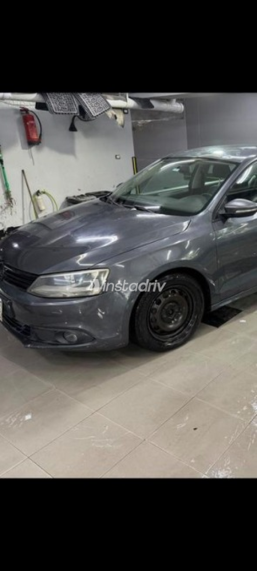 Volkswagen Jetta 2012 Silver Automatic Used for Sale in Cairo - 3