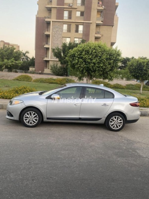 Renault Fluence 2016 Silver Automatic Used for Sale in Cairo - 2