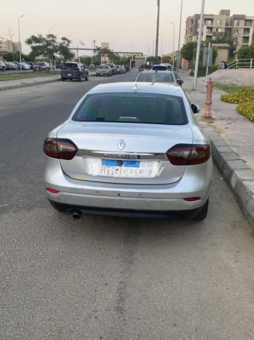Renault Fluence 2016 Silver Automatic Used for Sale in Cairo - 3