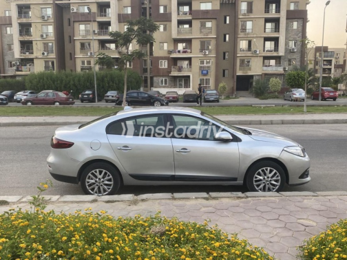 Renault Fluence 2016 Silver Automatic Used for Sale in Cairo - 4