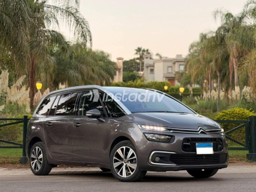 Citroën C4 Grand Picasso 2019 Gray Automatic Used for Sale in Maadi - 2