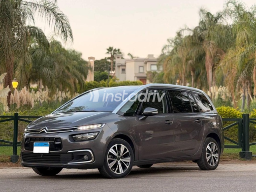 Citroën C4 Grand Picasso 2019 Gray Automatic Used for Sale in Maadi - 3