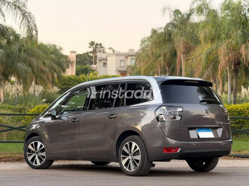 Citroën C4 Grand Picasso 2019 Gray Automatic Used for Sale in Maadi - 4