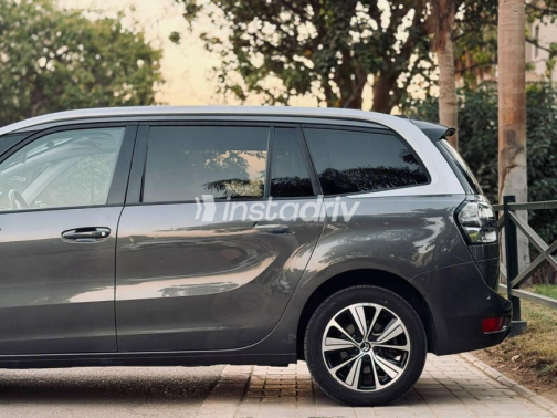 Citroën C4 Grand Picasso 2019 Gray Automatic Used for Sale in Maadi - 6