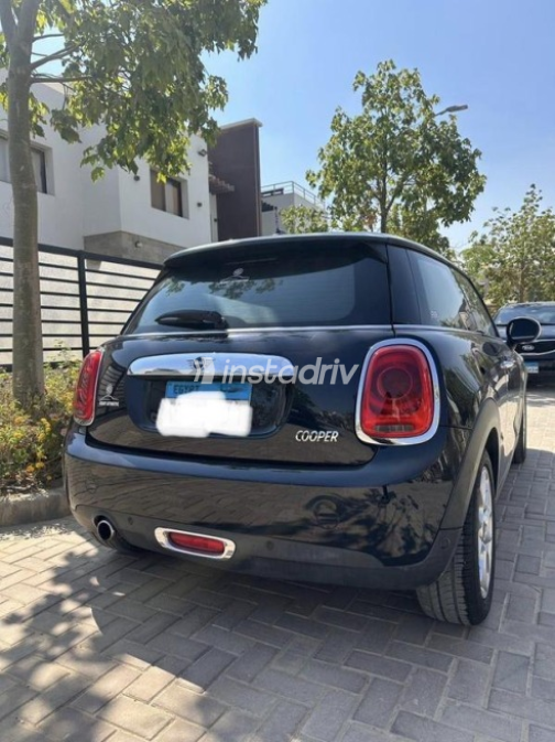 Mini Cooper 2021 Dark Blue Automatic Used for Sale in Cairo - 4