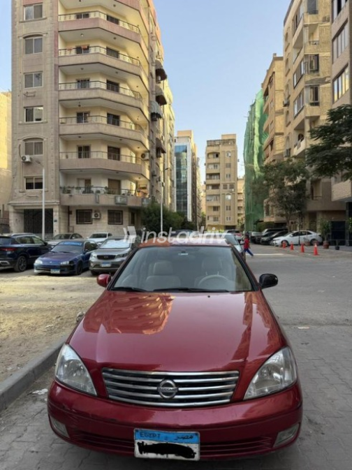 نيسان صنى 2009 أحمر يدوي مستعملة للبيع في المعادى - 7