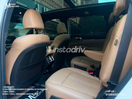 Kia Sorento 2024 White Automatic Used for Sale in Nasr city - 5