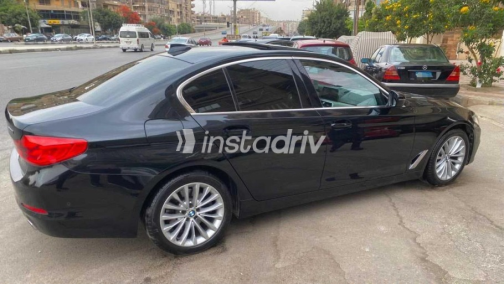 بي ام دبليو 520 2020 أسود أوتوماتيك مستعملة للبيع في القاهرة الكبرى ( القاهرة - الجيزة) - 3