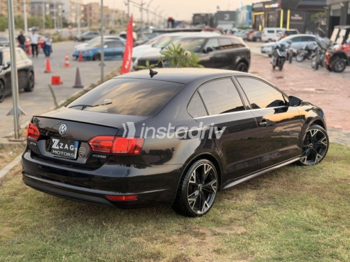 Volkswagen Jetta 2013 Black Automatic Used for Sale in Sheikh Zayed City - 3