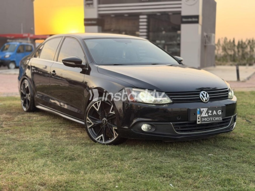 Volkswagen Jetta 2013 Black Automatic Used for Sale in Sheikh Zayed City - 5
