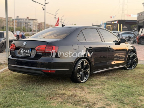 Volkswagen Jetta 2013 Black Automatic Used for Sale in Sheikh Zayed City - 7