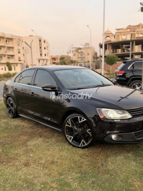 Volkswagen Jetta 2013 Black Automatic Used for Sale in Sheikh Zayed City - 9