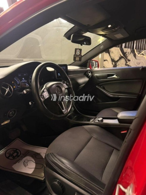 Mercedes A 200 2013 Red Automatic Used for Sale in Sheikh Zayed City - 7