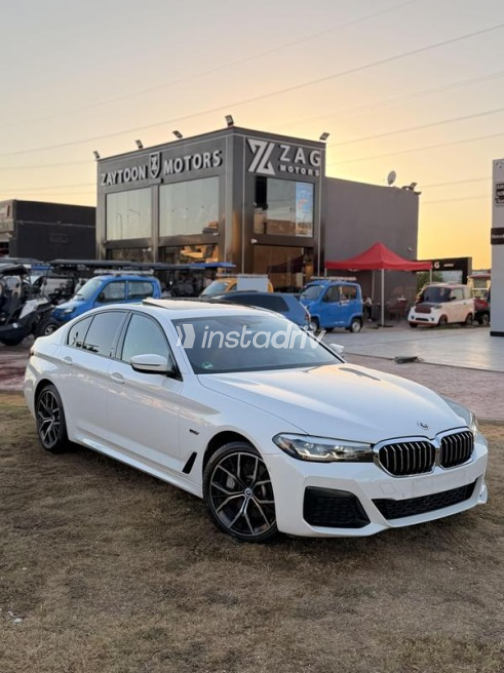 BMW 530 2022 White Automatic Used for Sale in Sheikh Zayed City - 3