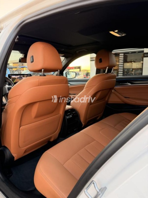 BMW 530 2022 White Automatic Used for Sale in Sheikh Zayed City - 7