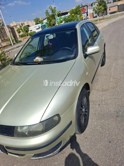 سيات ليون 2003 ذهبي أوتوماتيك مستعملة للبيع في العبور - 5