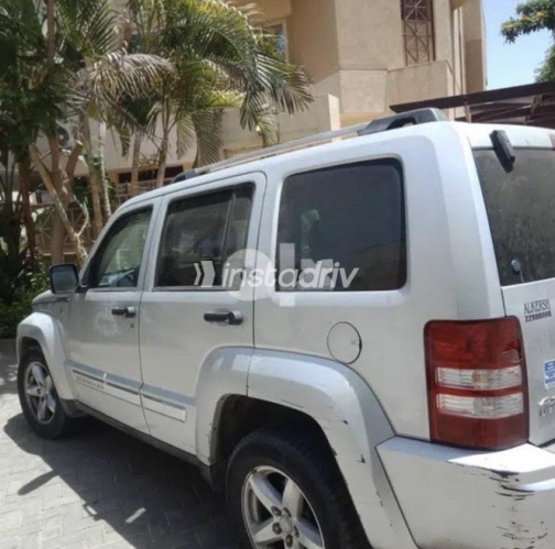 Jeep Cherokee 2010 Silver Automatic Used for Sale in 6 October - 6