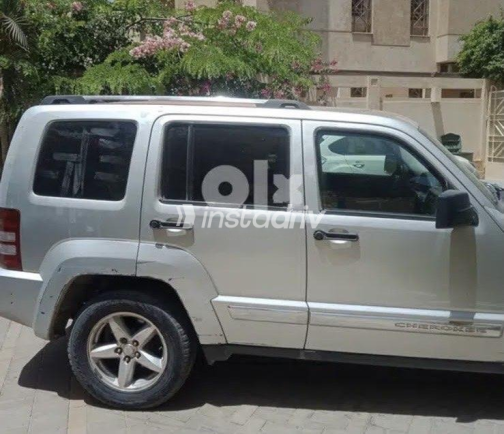 Jeep Cherokee 2010 Silver Automatic Used for Sale in 6 October - 7