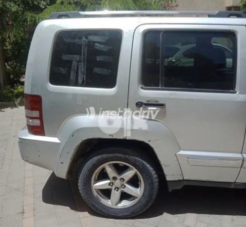 Jeep Cherokee 2010 Silver Automatic Used for Sale in 6 October - 8
