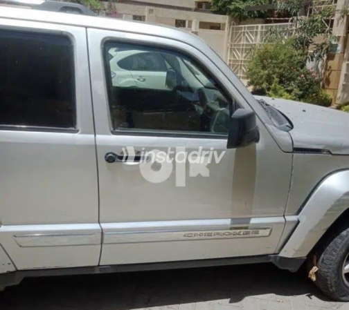 Jeep Cherokee 2010 Silver Automatic Used for Sale in 6 October - 9