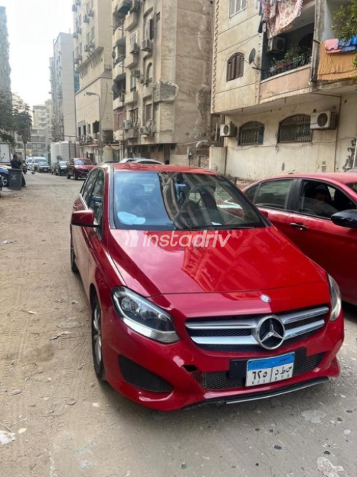 Mercedes B 180 2015 Red Automatic Used for Sale in Maadi - 2