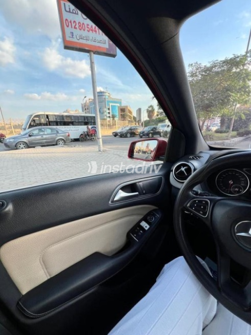 Mercedes B 180 2015 Red Automatic Used for Sale in Maadi - 3