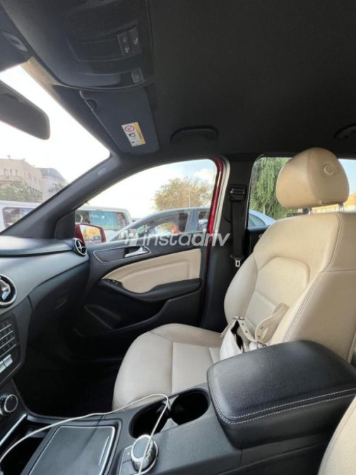 Mercedes B 180 2015 Red Automatic Used for Sale in Maadi - 6