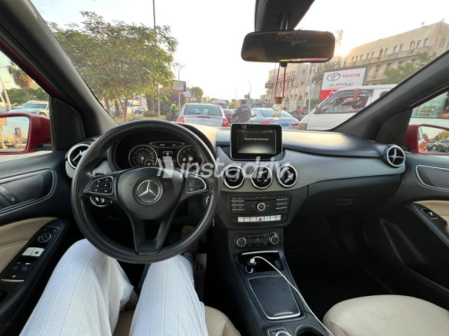 Mercedes B 180 2015 Red Automatic Used for Sale in Maadi - 7