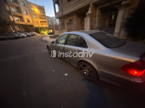 Mercedes E 200 2003 Beige Automatic Used for Sale in Cairo - 3