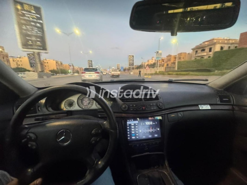 Mercedes E 200 2003 Beige Automatic Used for Sale in Cairo - 4