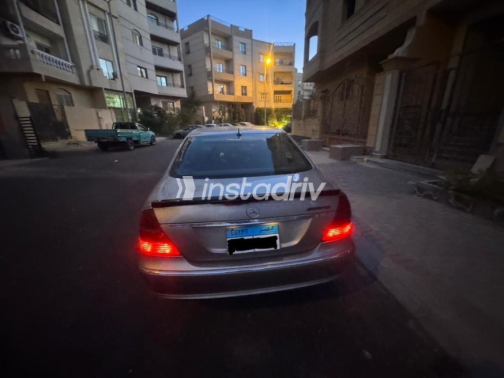 Mercedes E 200 2003 Beige Automatic Used for Sale in Cairo - 5