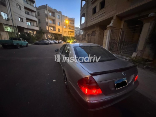 Mercedes E 200 2003 Beige Automatic Used for Sale in Cairo - 7