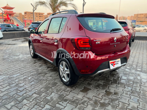 Renault Sandero Step Way 2021 White Automatic Used for Sale in Greater Cairo ( Cairo + Giza) - 9
