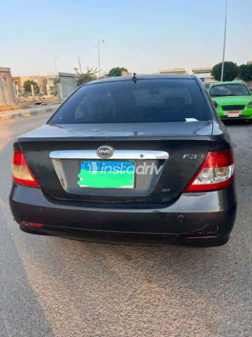 بى واى دى‬ F3 2014 رمادي غامق أوتوماتيك مستعملة للبيع في مدينة السادات - 1