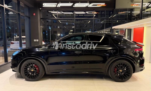 Porsche Cayenne 2022 Black Automatic Used for Sale in Cairo - 3
