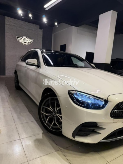 مرسيدس E 300 2021 أبيض أوتوماتيك مستعملة للبيع في مدينتى - 2