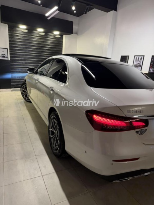 مرسيدس E 300 2021 أبيض أوتوماتيك مستعملة للبيع في مدينتى - 4
