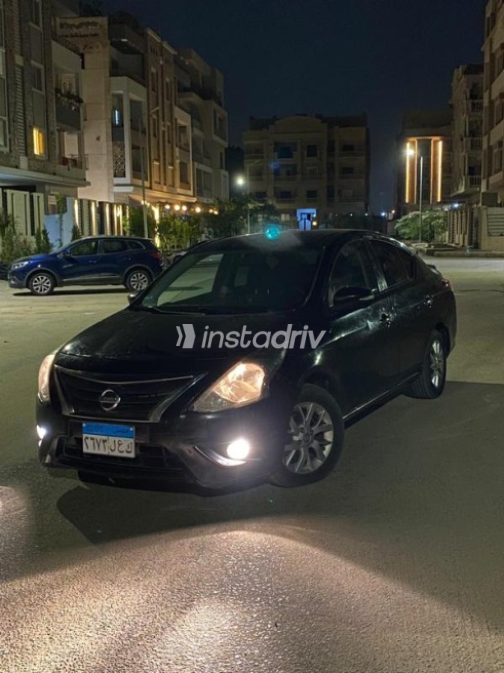 نيسان صنى 2019 أسود أوتوماتيك مستعملة للبيع في القاهرة - 1