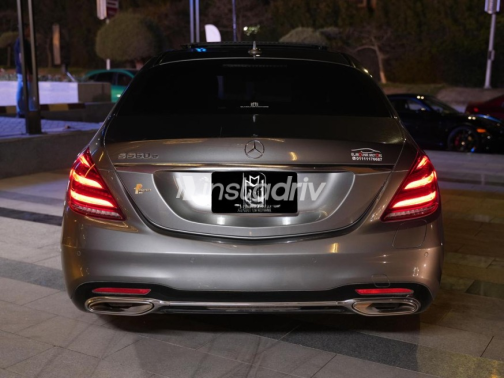 Mercedes S 560 2020 Gray Automatic Used for Sale in Sheikh Zayed City - 2