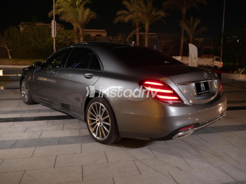 Mercedes S 560 2020 Gray Automatic Used for Sale in Sheikh Zayed City - 3