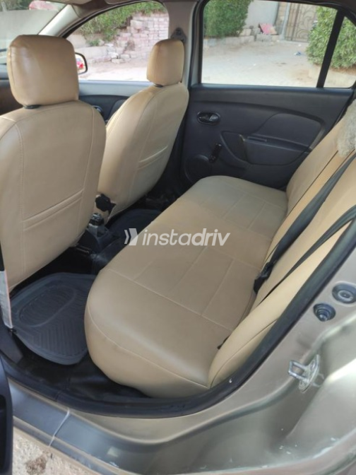 Renault Logan 2016 Gold Manual Used for Sale in Cairo - 5