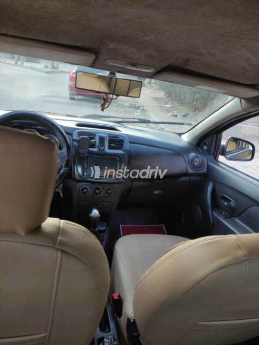 Renault Logan 2016 Gold Manual Used for Sale in Cairo - 6