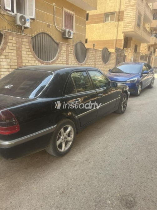 مرسيدس C 180 2000 أسود أوتوماتيك مستعملة للبيع في الجيزة - 2