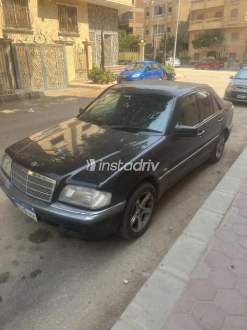 مرسيدس C 180 2000 أسود أوتوماتيك مستعملة للبيع في الجيزة - 3